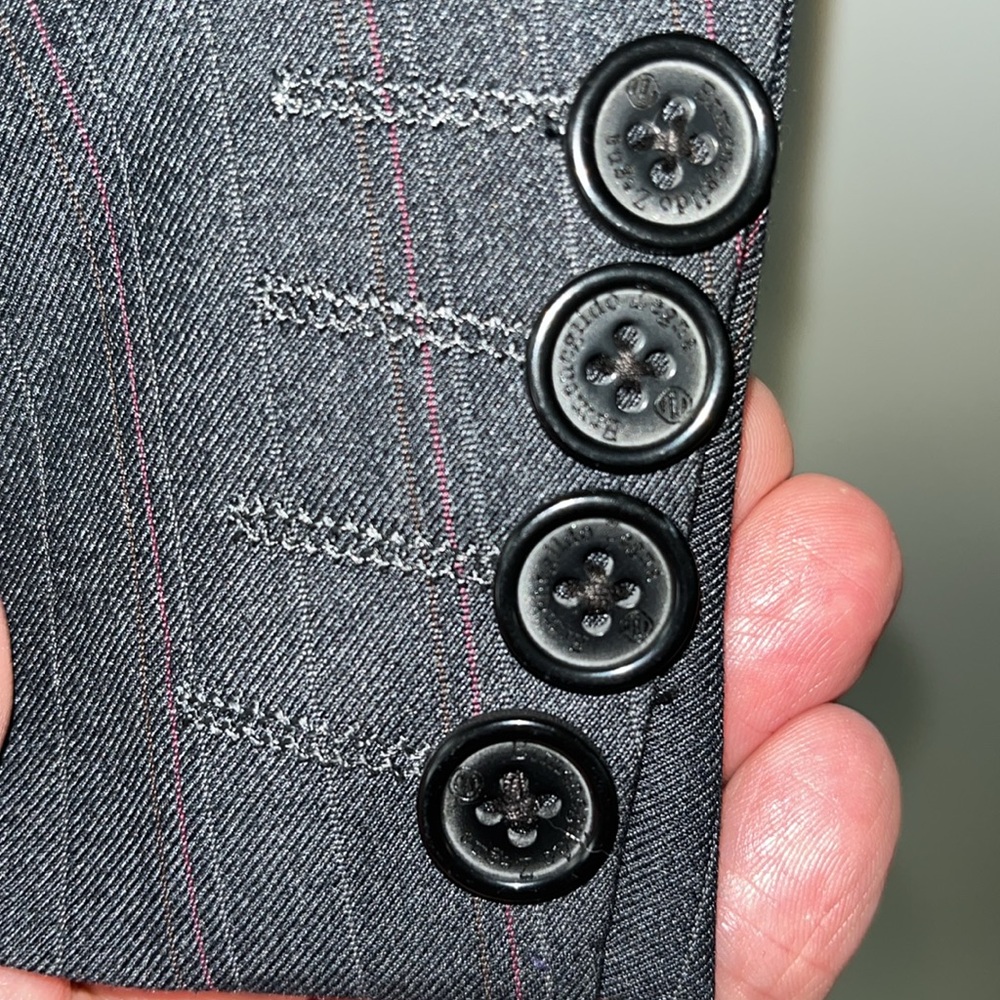 Ermenegildo Zegna Suit, Size 34US. Excellent Condition. 3 Button, Double Vented - Picture 8 of 17